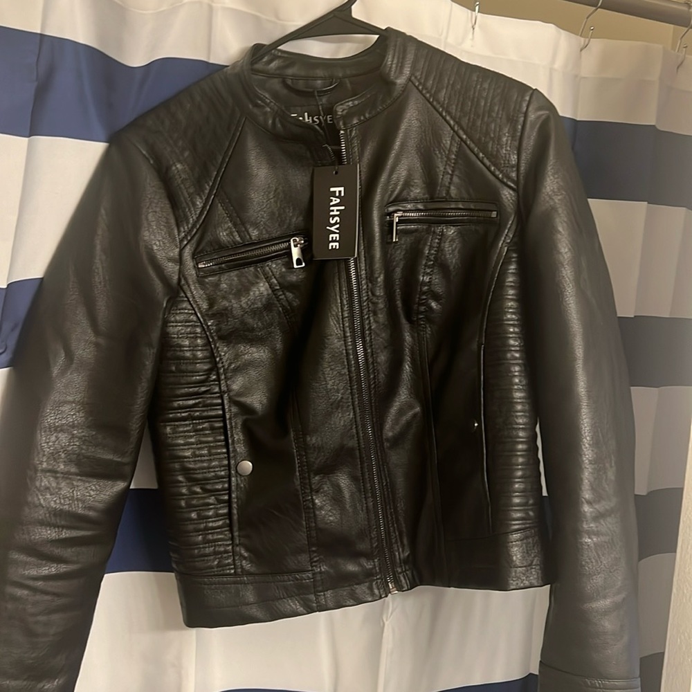 Sz Medium fahsyee coat